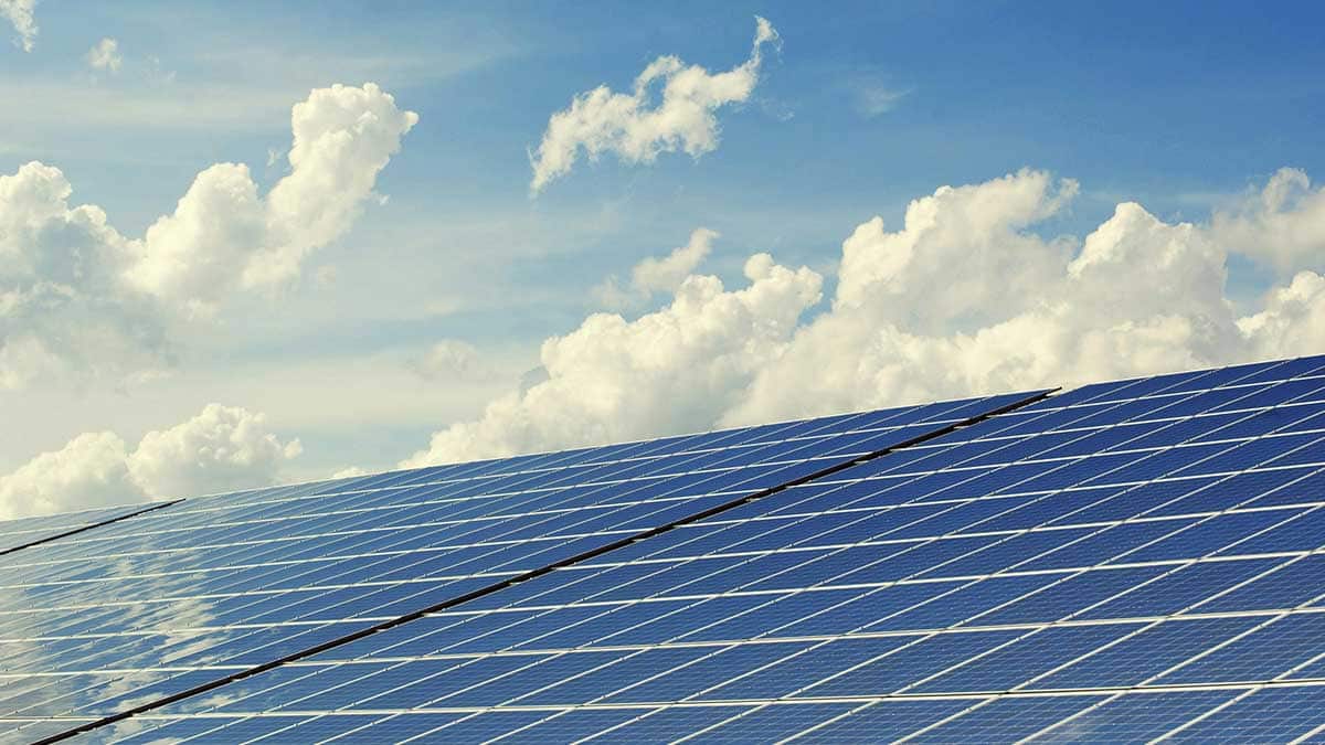 solaire stockage coût compétitif IRENA batteries renouvelables
