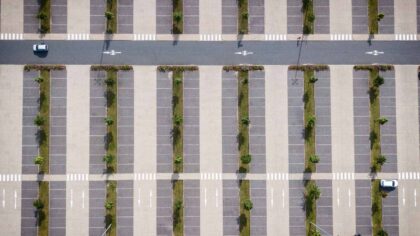 grands parkings de supermarches devront produire leur électricité dès demain