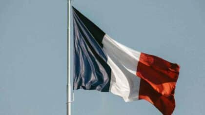 Panneaux-solaires-et-pompes-à-chaleur-fabriqués-en-France