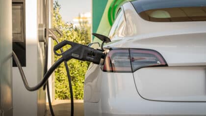 Voitures électriques 38 % du marché en août 2026