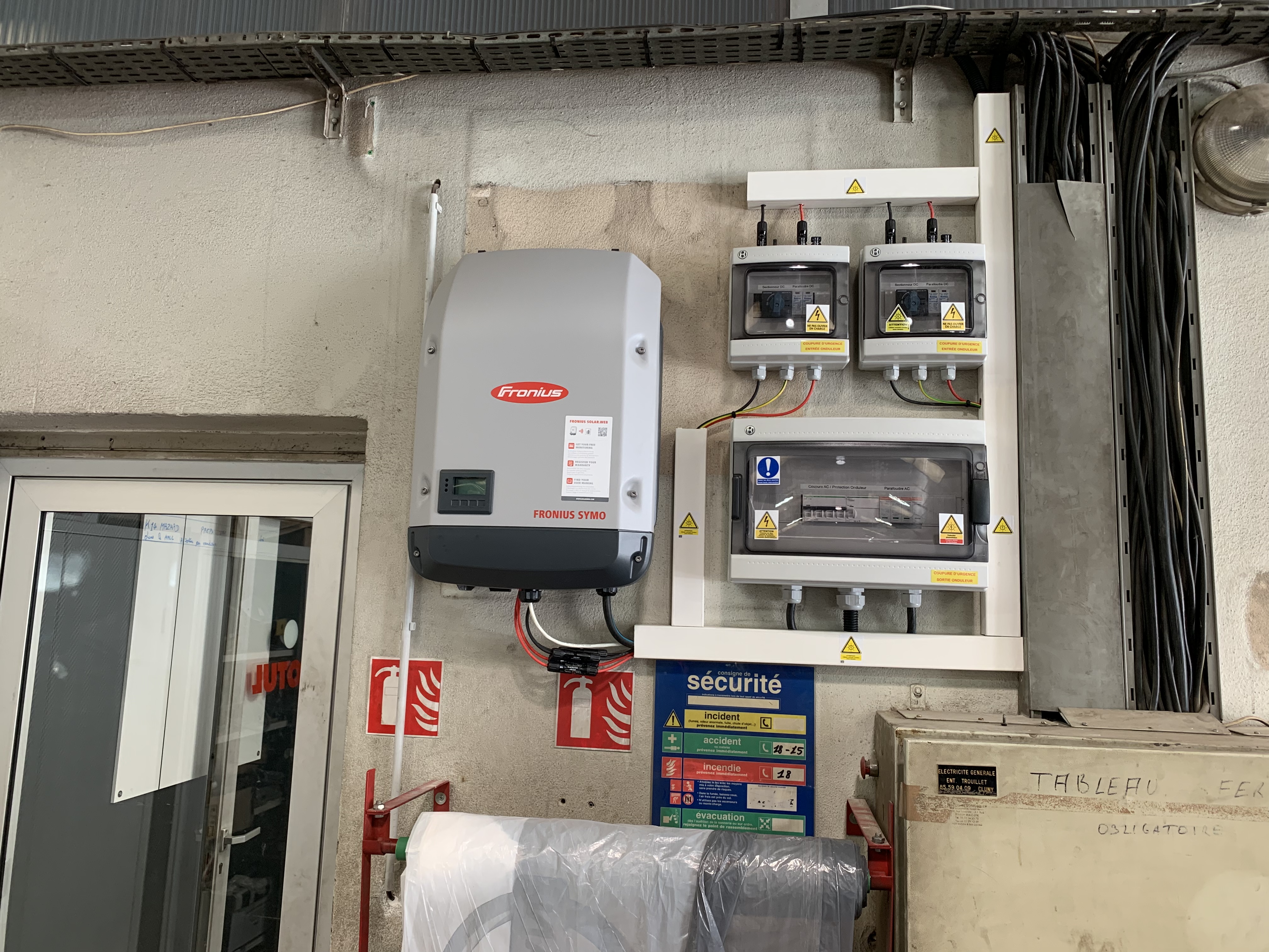 Onduleur avec coffret AC/DC