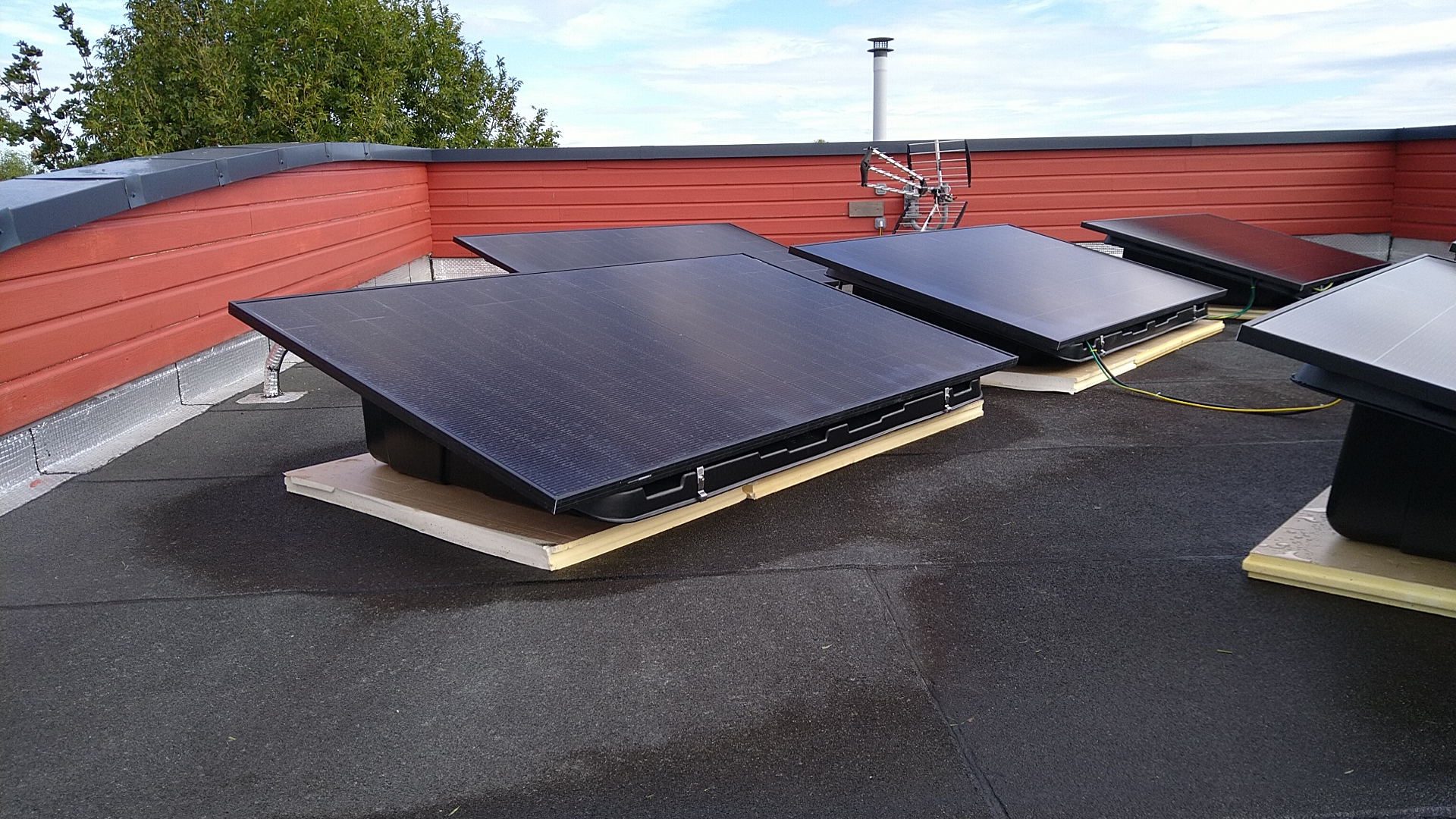 Installation de 3 kWc en bac à lester