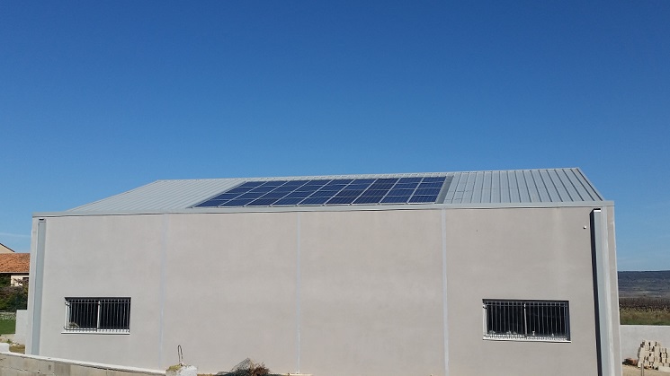 Installation sur bâtiment industriel à Roujan