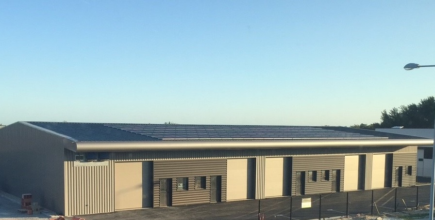Installation photovoltaïque de 30 kWc sur un bâtiment professionnel à Montussan (33)