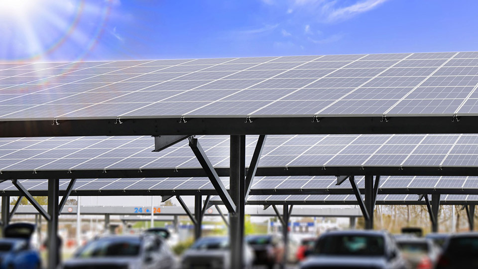 Ombrières de parking solaires
