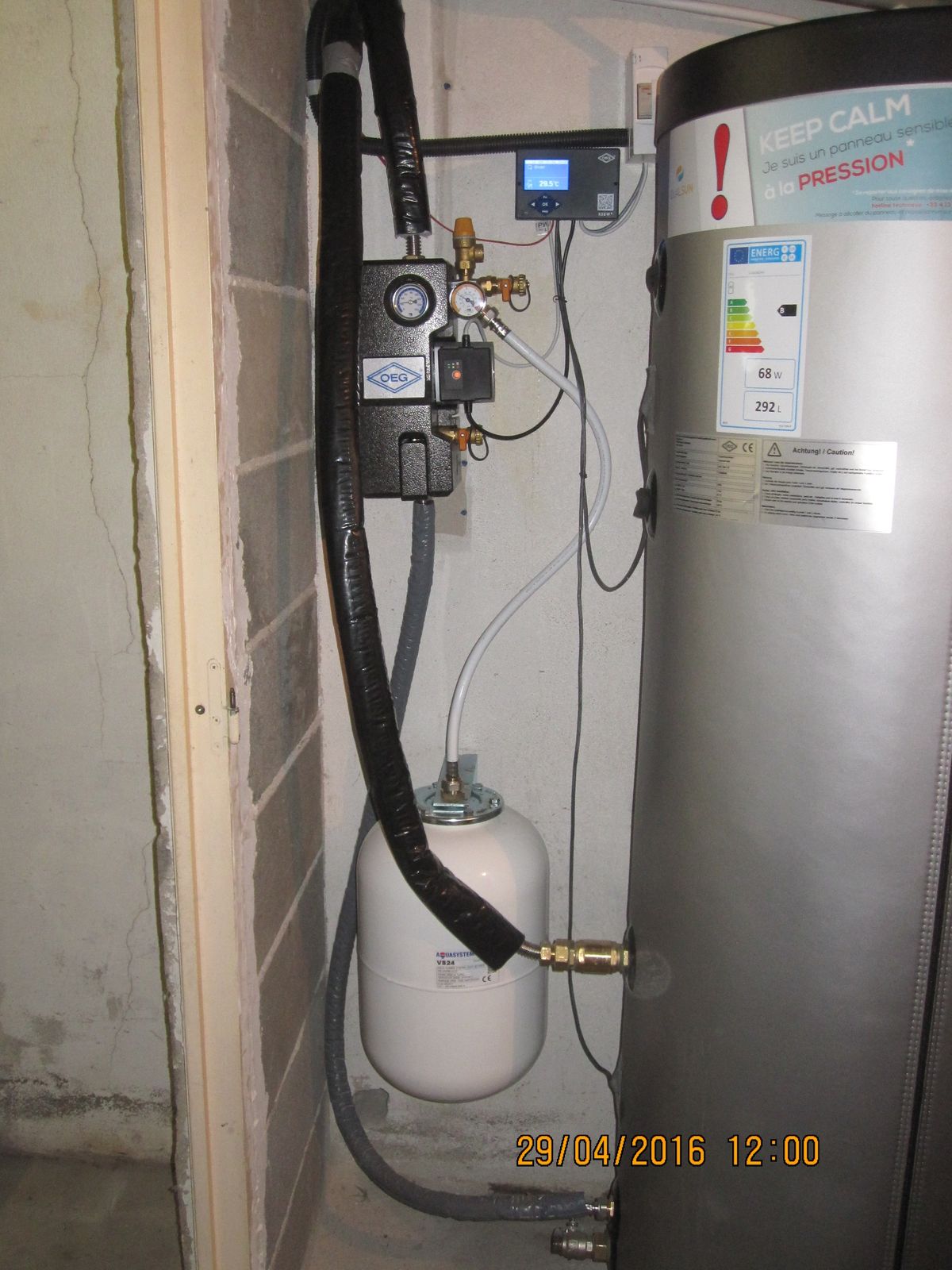 Chauffe-eau solaire avec panneaux hybrides