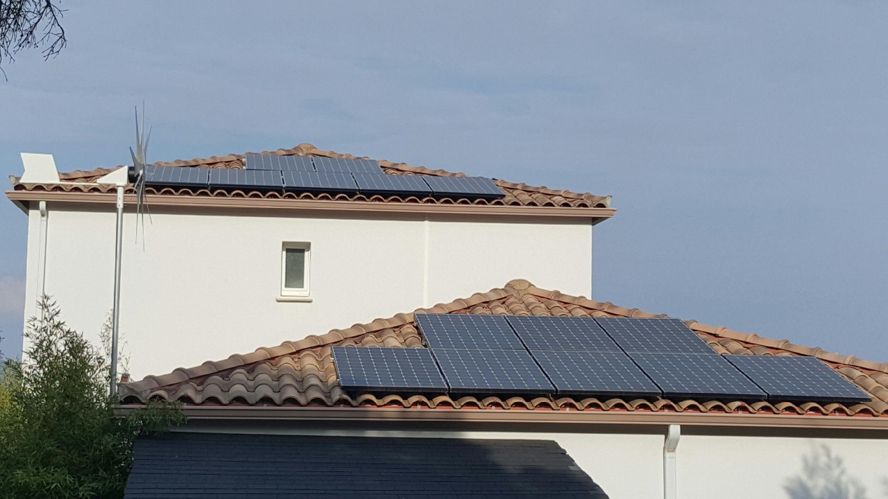 Système hybride éolien-solaire 