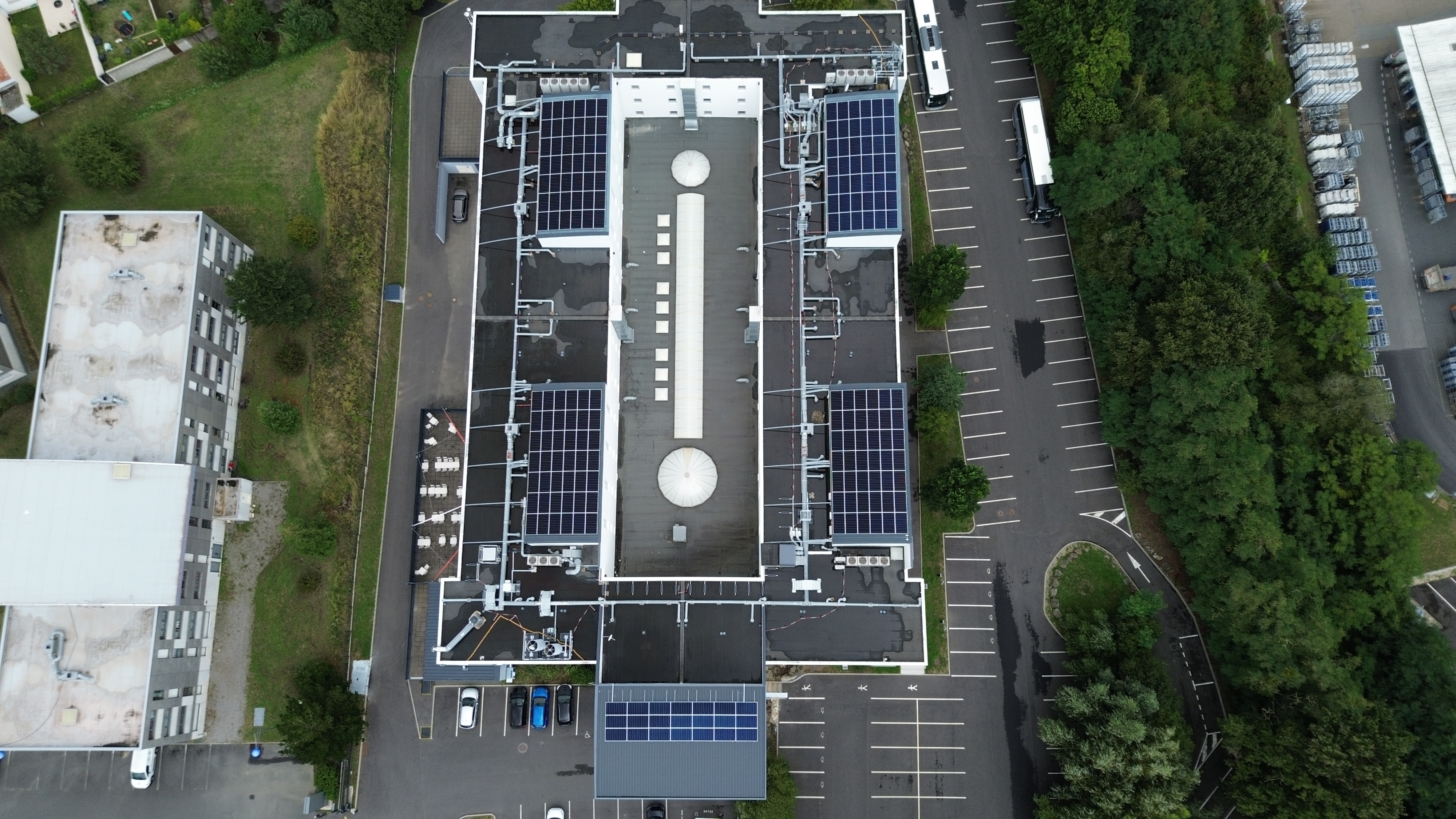 Centrale photovoltaique de 86 kWc (bac-acier) sur un hôtel proche nantes 