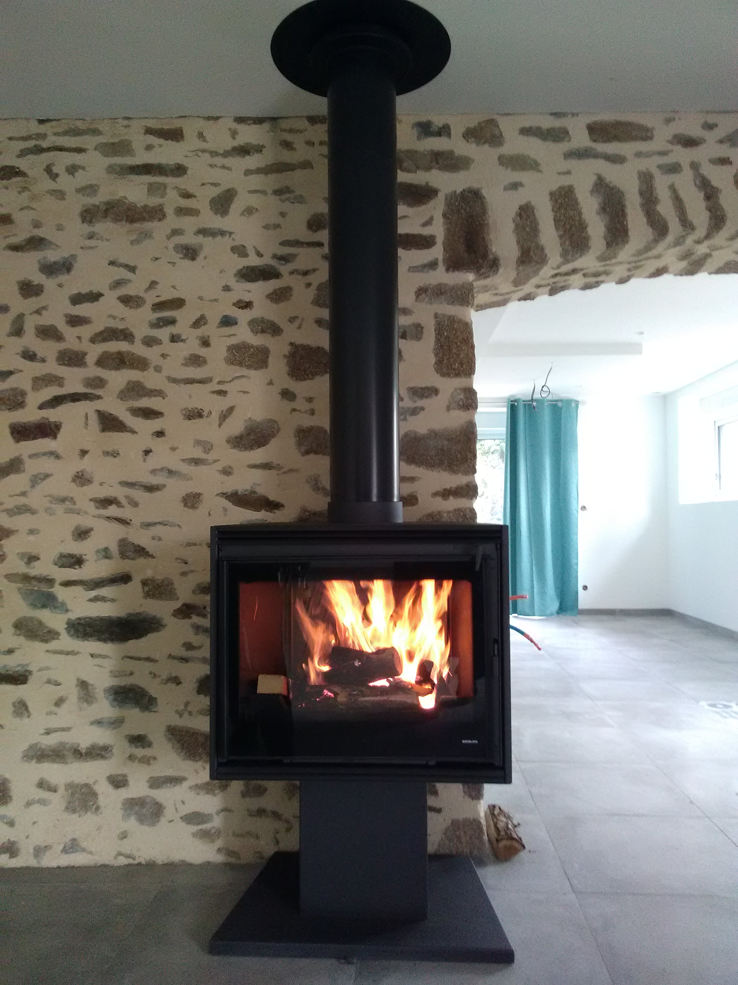 Poêle à bois SEGUIN Opale installé par FlamDéco