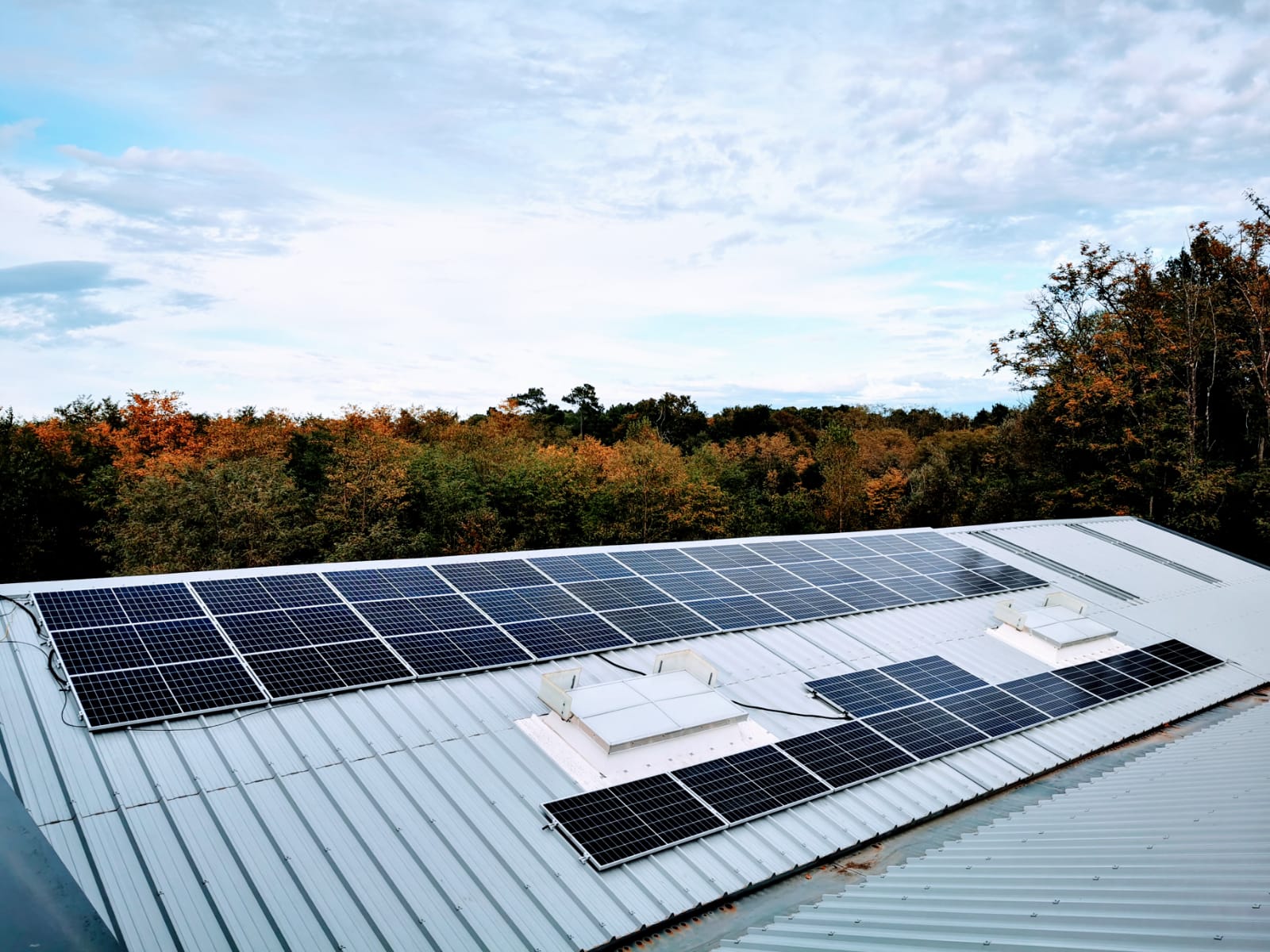 Installation de 45 panneaux - puissance de 15kWc - commune d'Eysines 33