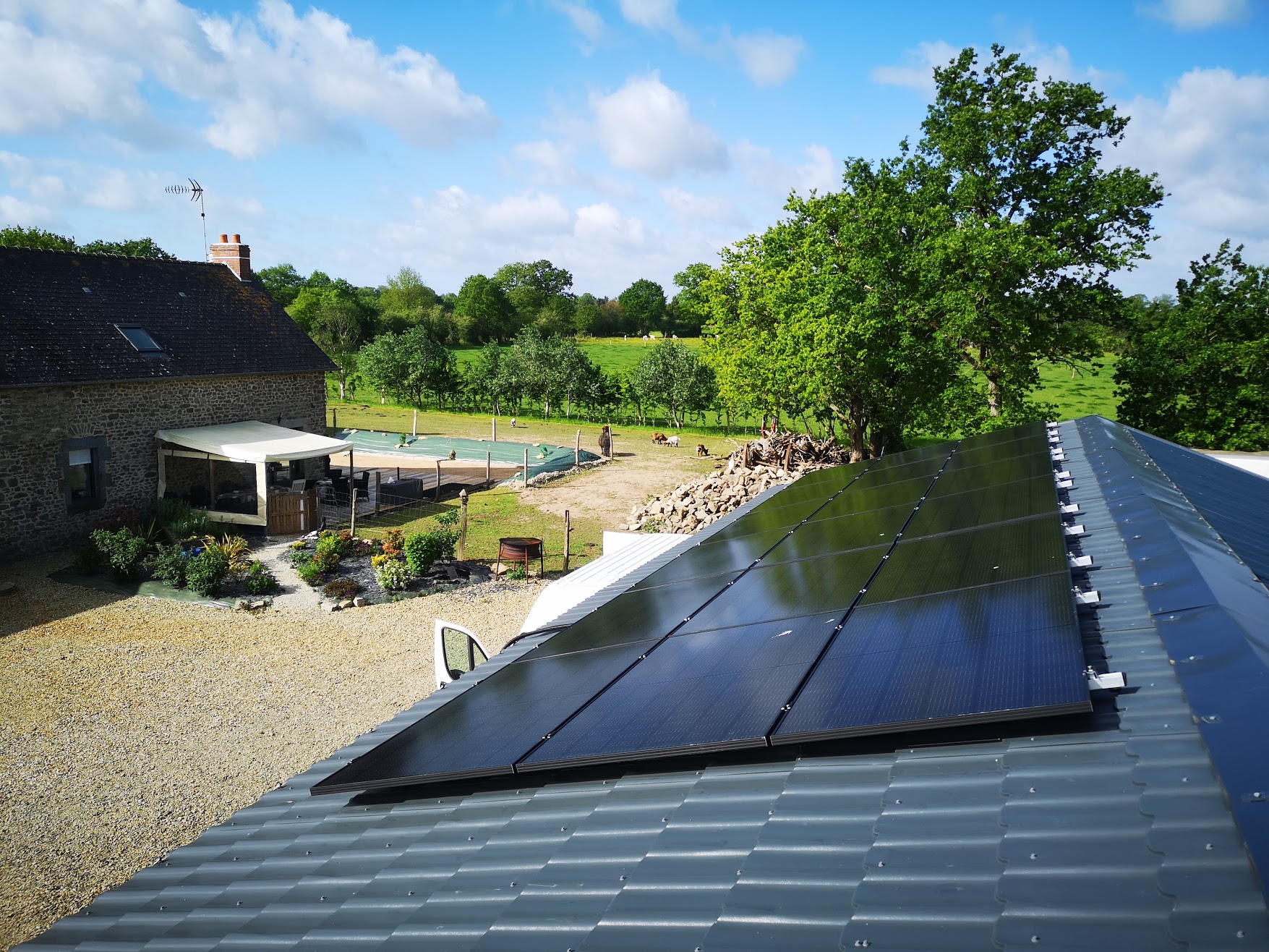 Installation de 18 panneaux - puissance de 6kW - commune de Aron 53