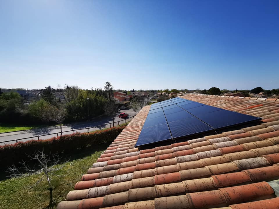 Installation de 21 panneaux - puissance de 6,5kW - commune de Védene 81