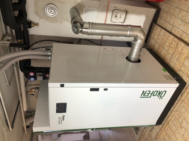 Chaudière à granulé à condensation OKOFEN SMART XS - production d'eau chaude intégrée avec couplage solaire photovoltaïque (accumule le surplus en autoconsommation) ou thermique