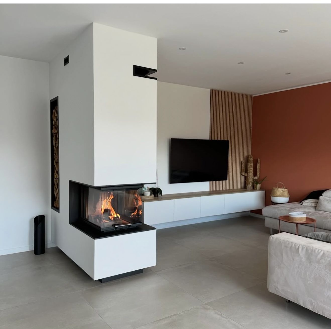 cheminée personnalisée avec foyer fermé à bûches