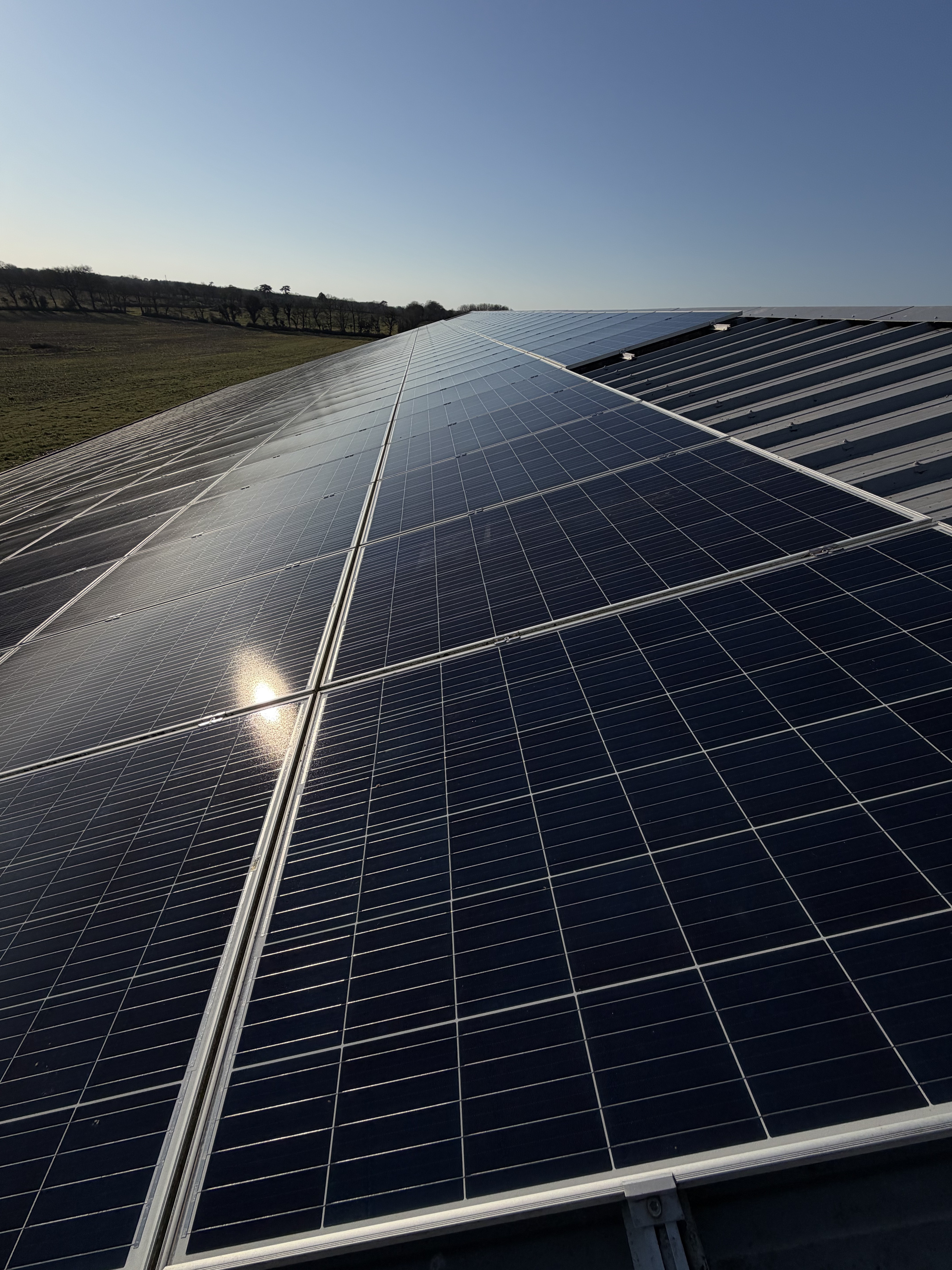 Nettoyage panneaux solaires sur un bâtiment agricole - Talmont Saint Hilaire (85)