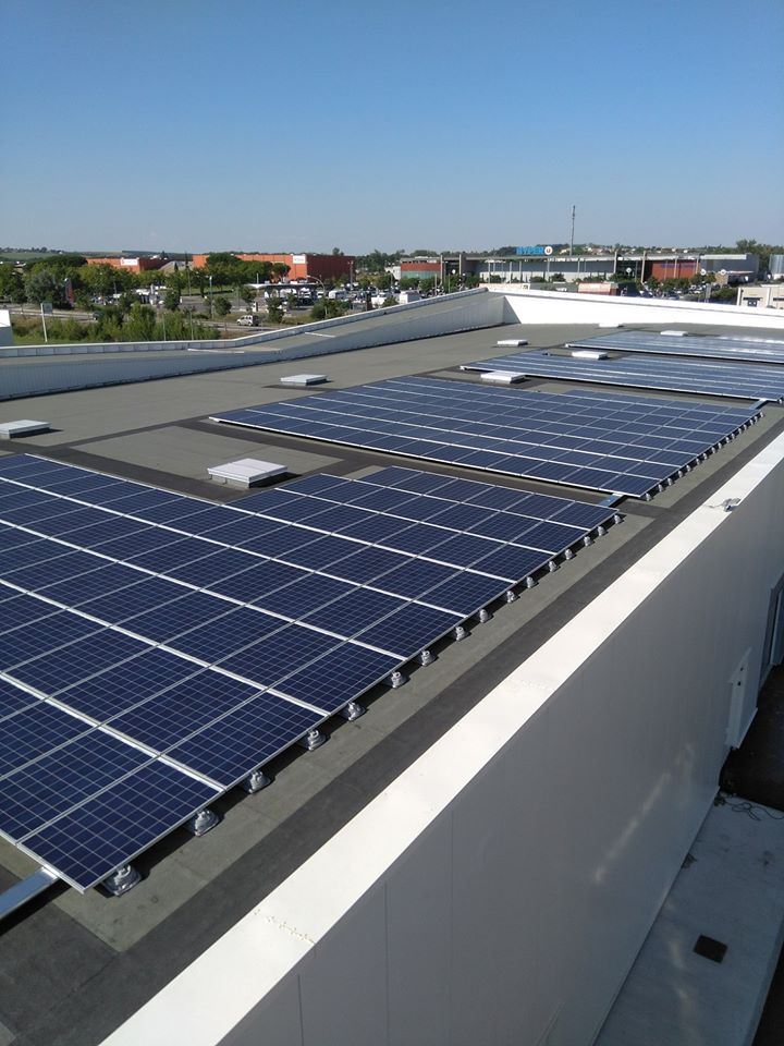 Magasin Villefranche de Lauragais (31) : Installation d'une centrale photovoltaïque de 100 kWc en revente totale.