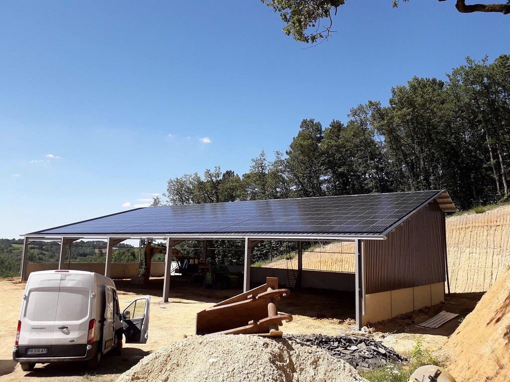 Bâtiment avec photovoltaïque. Le photovoltaïque finance le bâtiment