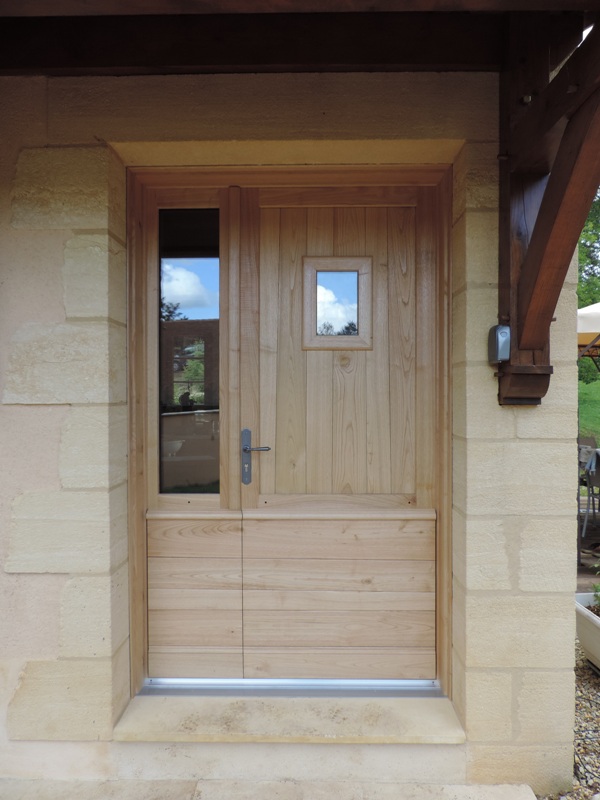 Porte périgourdine tiercée en châtaignier