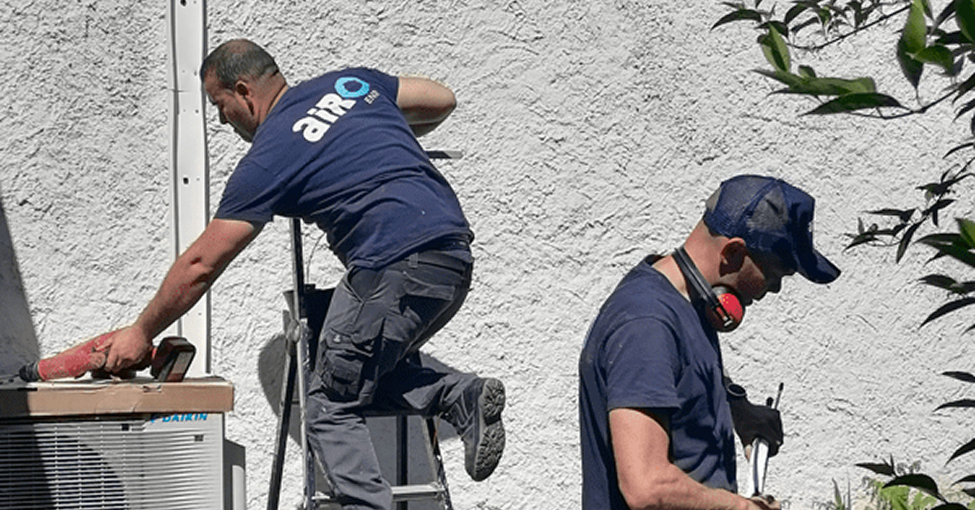 Deux des techniciens Airo en action
