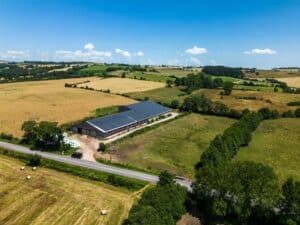 Une centrale photovoltaïque située à Vézins (12). 